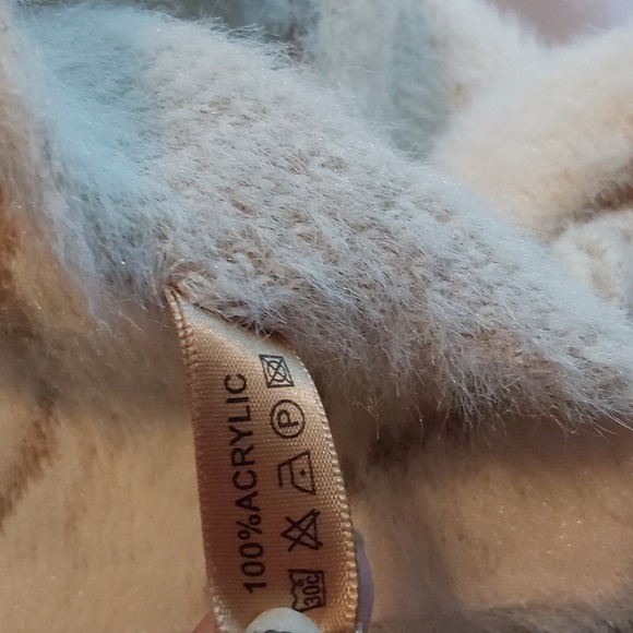 Boutique Fuzzy Cream/Tan Cozy Poncho Neutral Minimalist Butter Soft! One Size - Picture 8 of 8